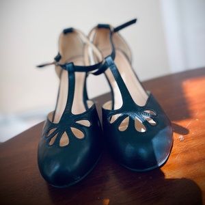 Vintage 40s/50s style pumps, heels, black, size 8